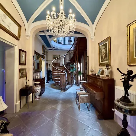 Bed & Breakfast Hall *
